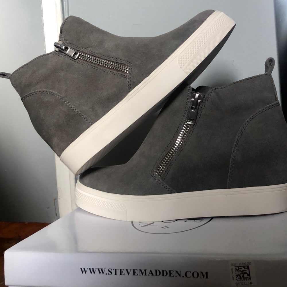 8.5 Steve Madden Gray Suede Wedge Sneaker